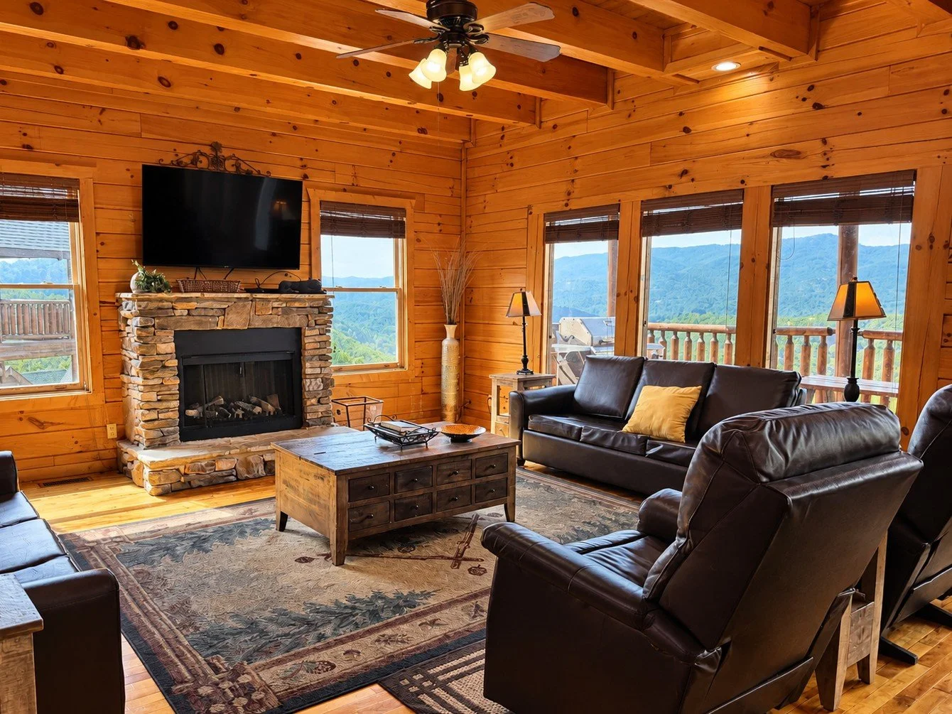 Living Room (1).jpg