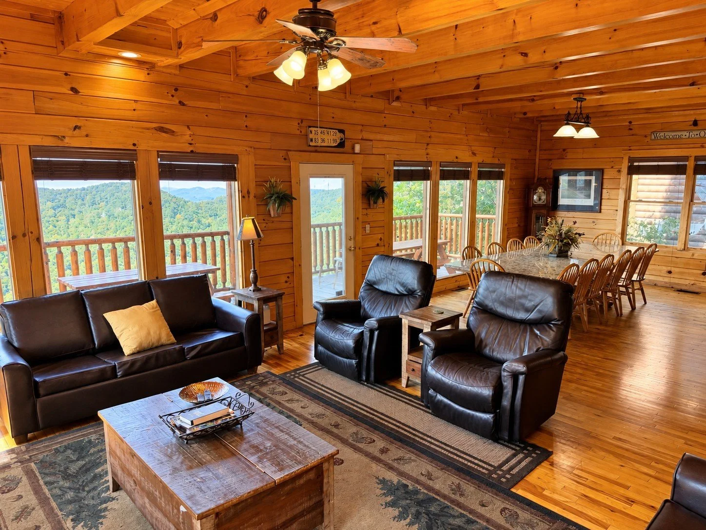 Living Room (2).jpg