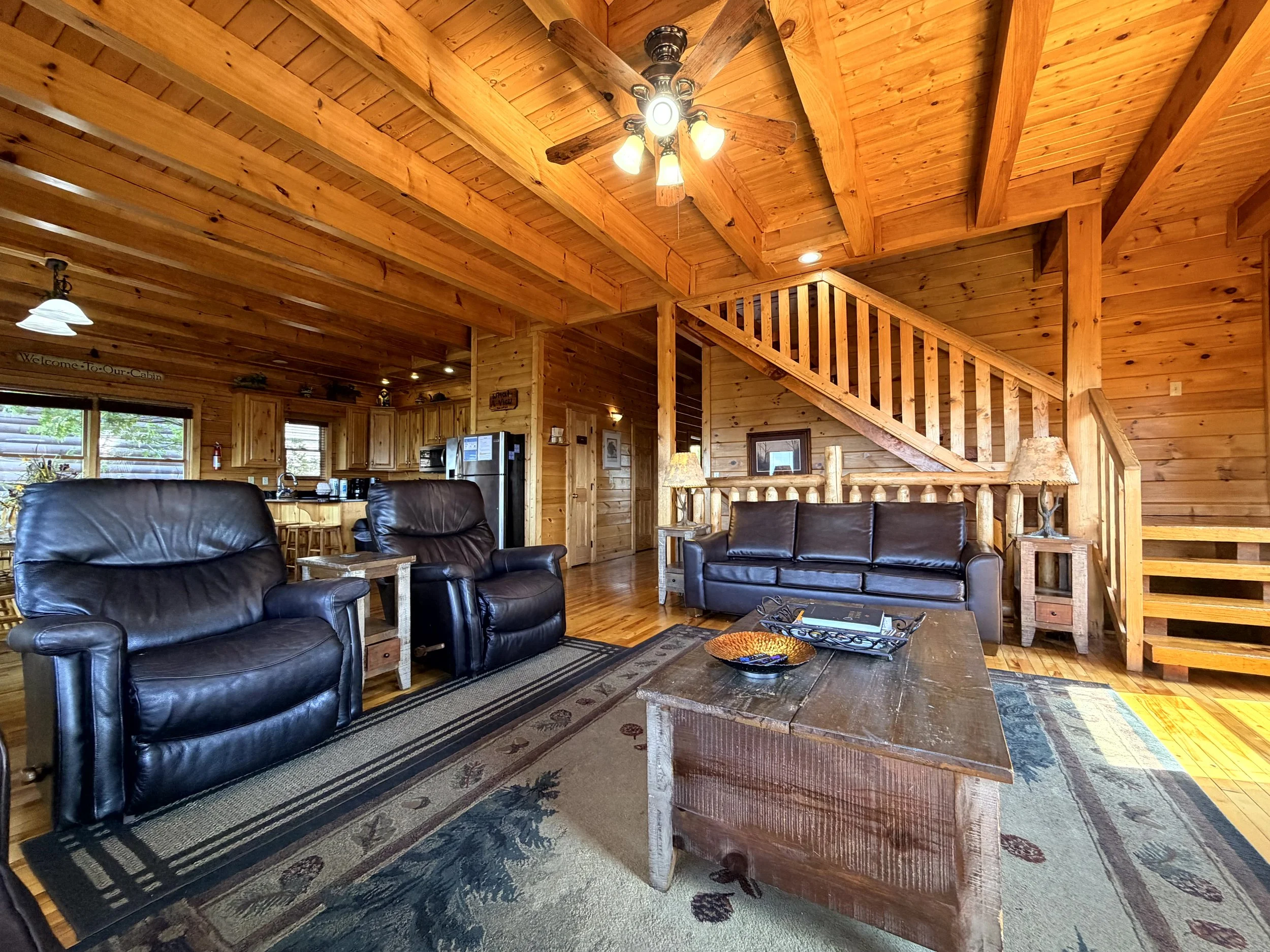 Living Room (3).jpg