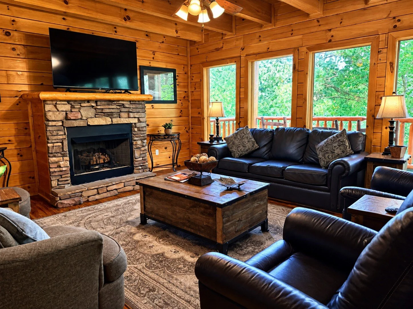 Living Room (2).jpg