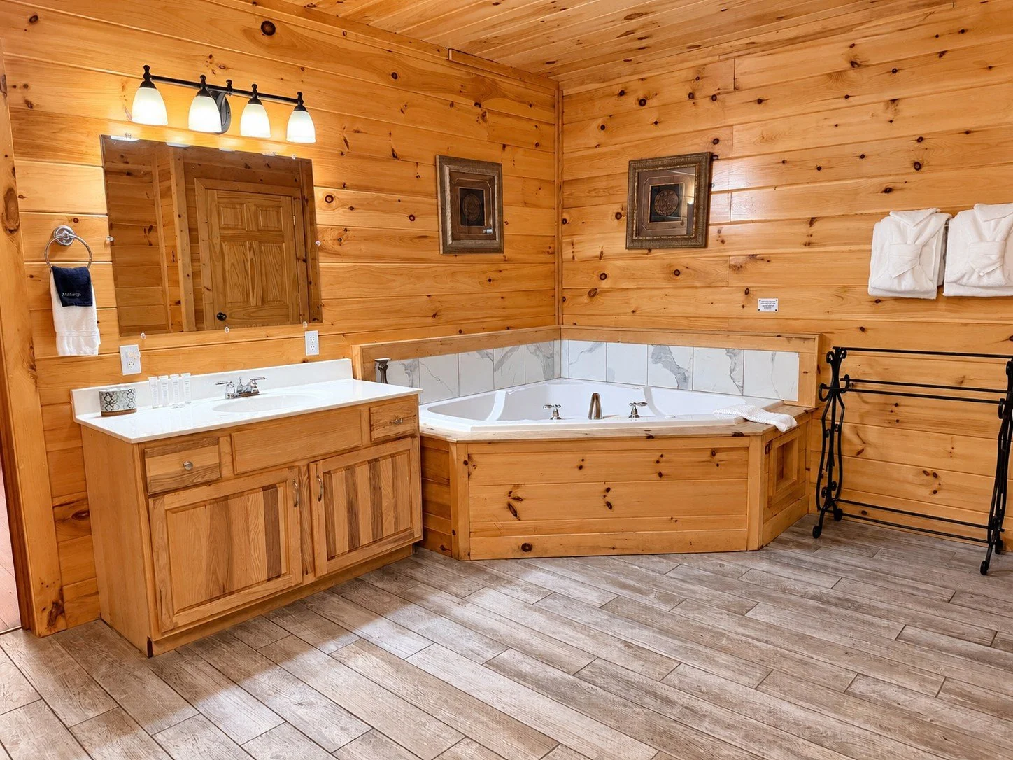 2 Bath (3).jpg