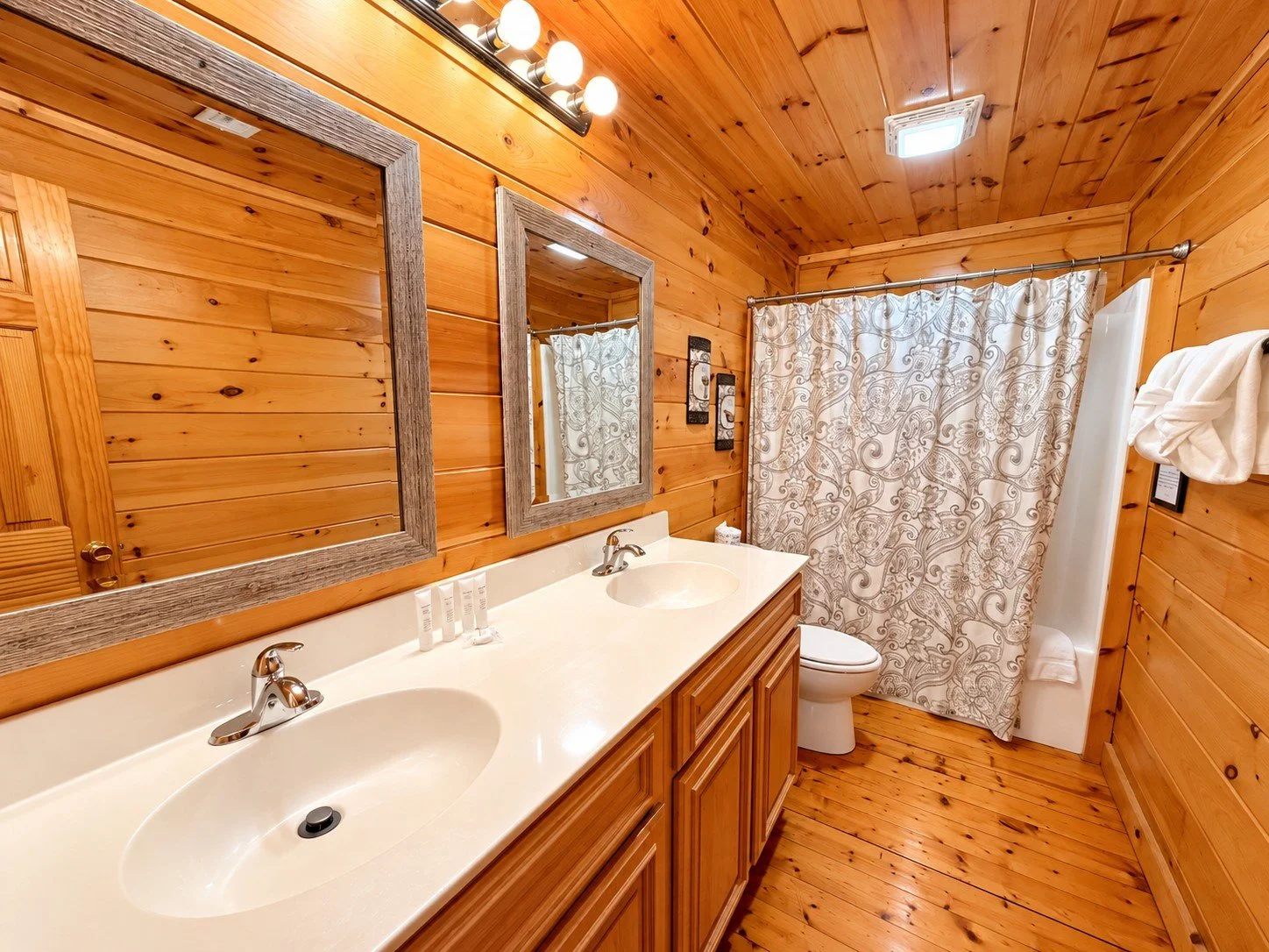 3 Bath.jpg