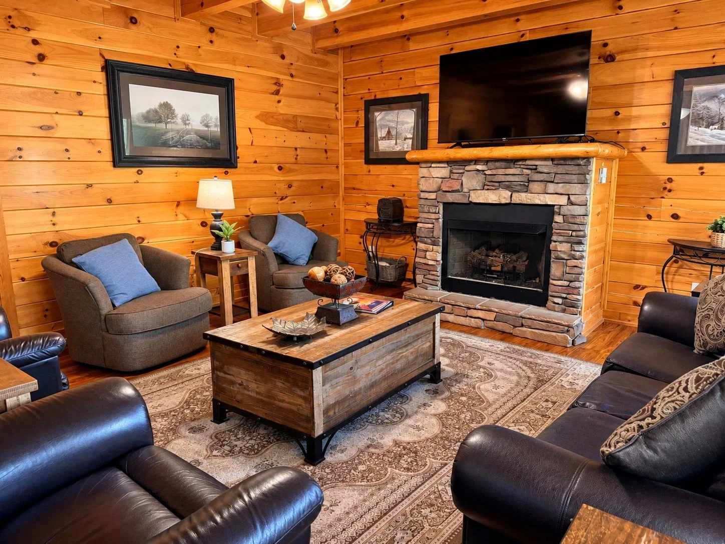 Living Room (3).jpg