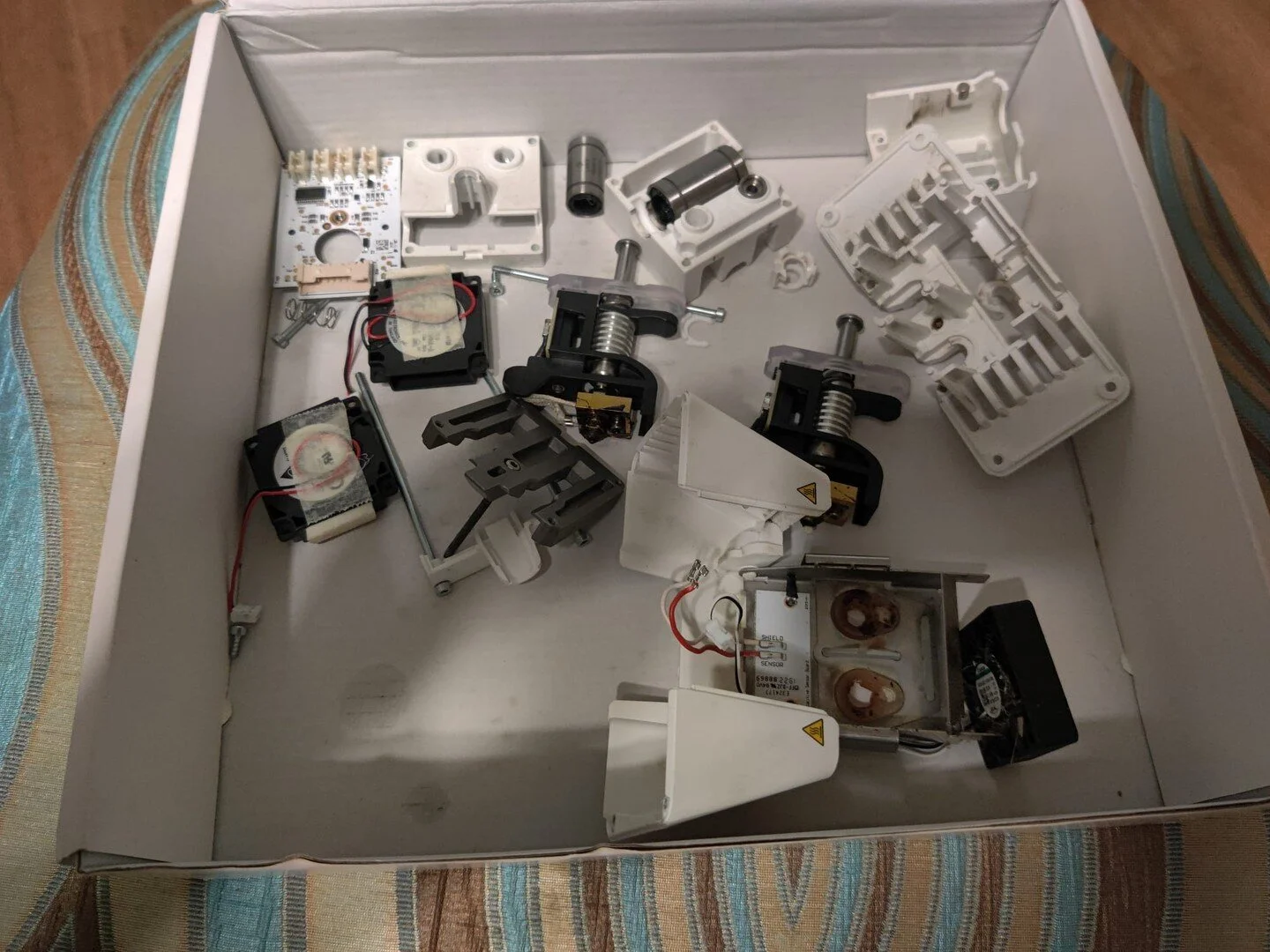 Outsource our 3D printer repair? No way! 
#mastermakerstevebaker #hireamaker