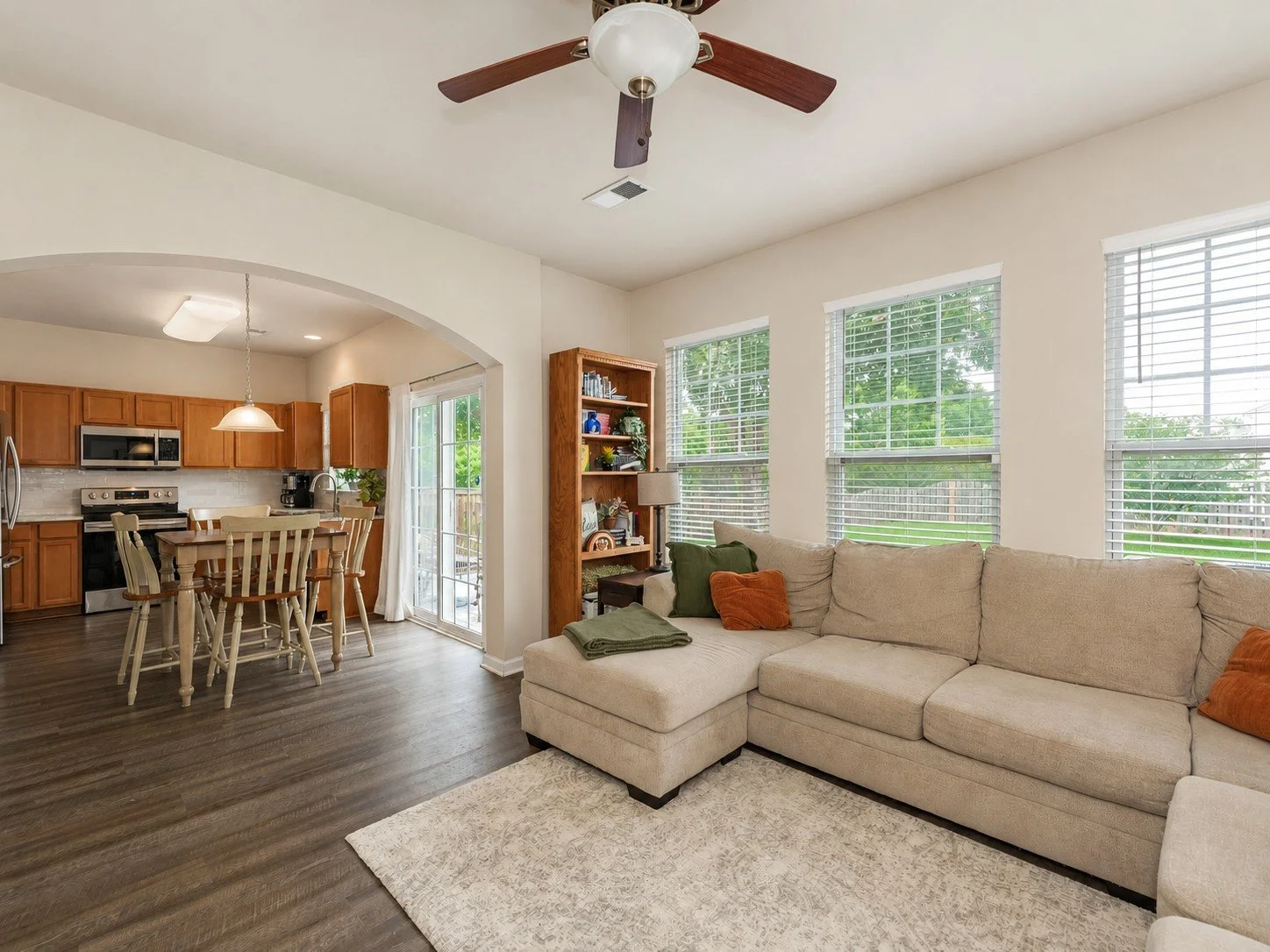 chat living to dining area to kitchen.jpg