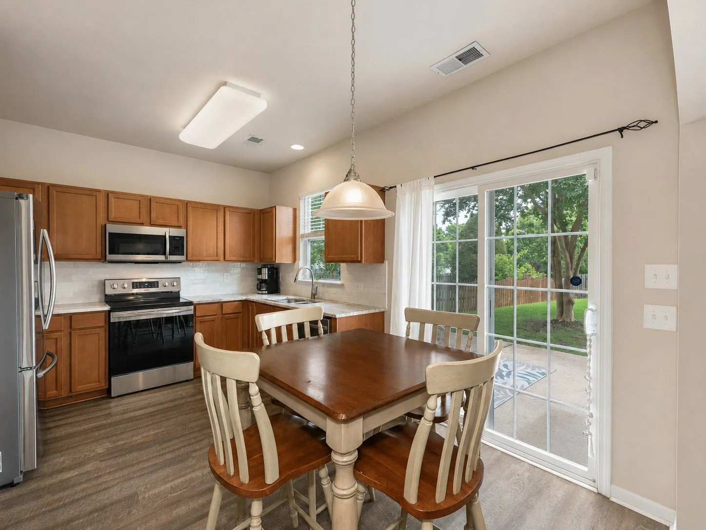 chat kitchen dining area 3.jpg