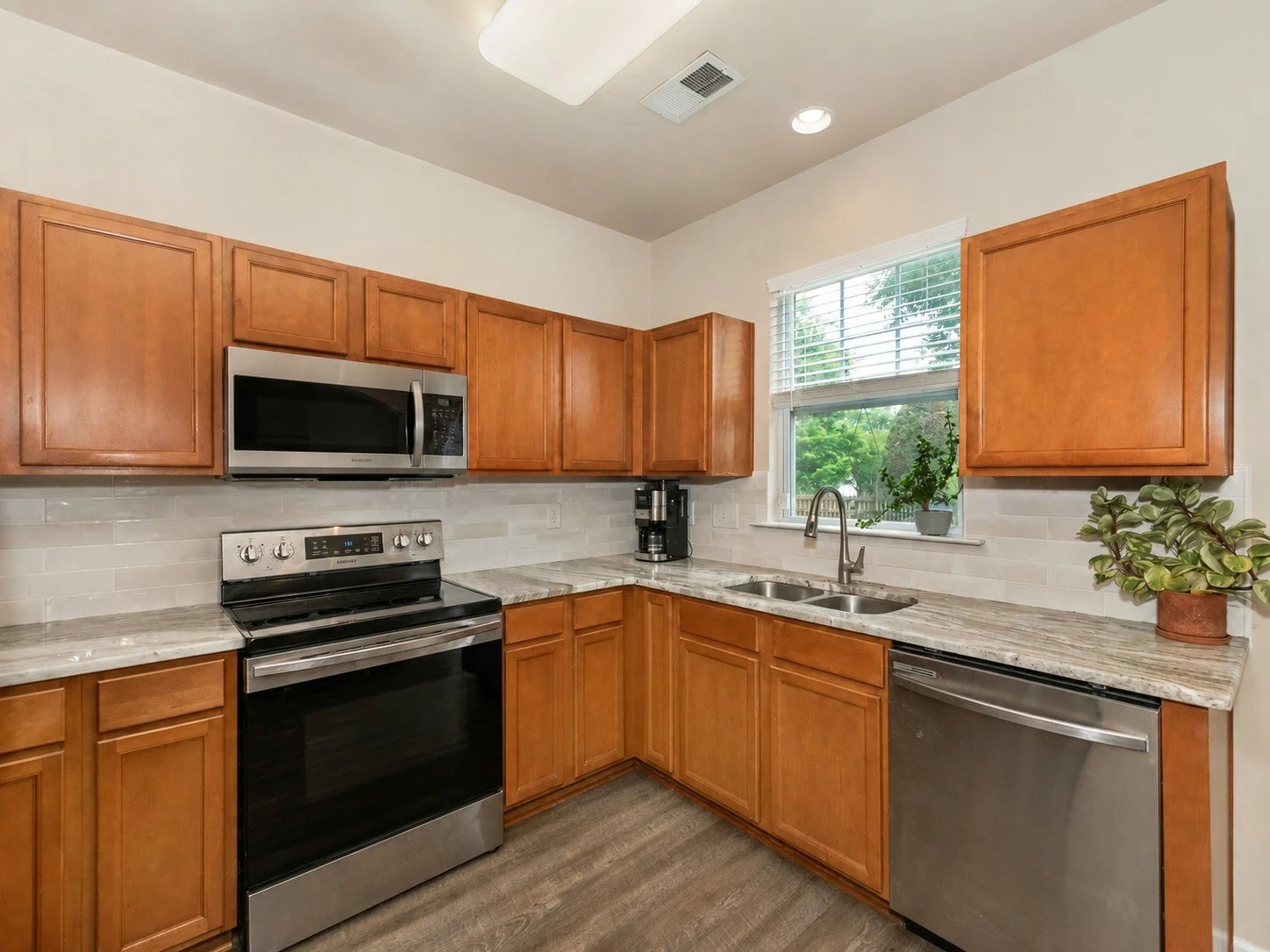 Chat kitchen 1.jpg