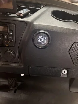 ECO GLOVEBOX LITHIUM METER CLOSE UP HOW CHARGED IS MY CART.jpg
