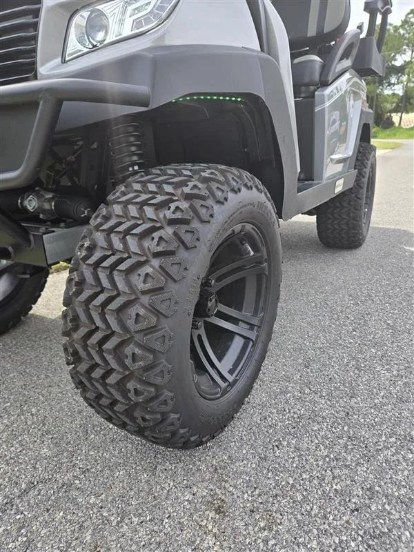 Bintelli Beyond Lifted Tire 2.JPG