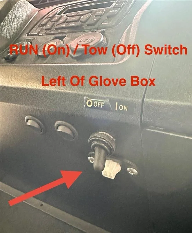 Dashboard Run Tow Switch Close Up Photo.jpg