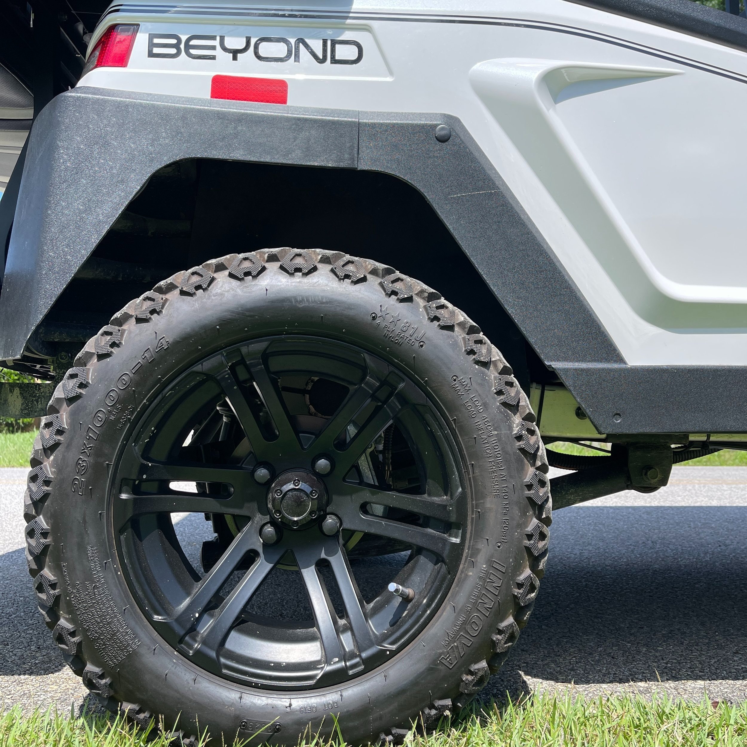 Bintelli Beyond Lifted Tire 3.jpg