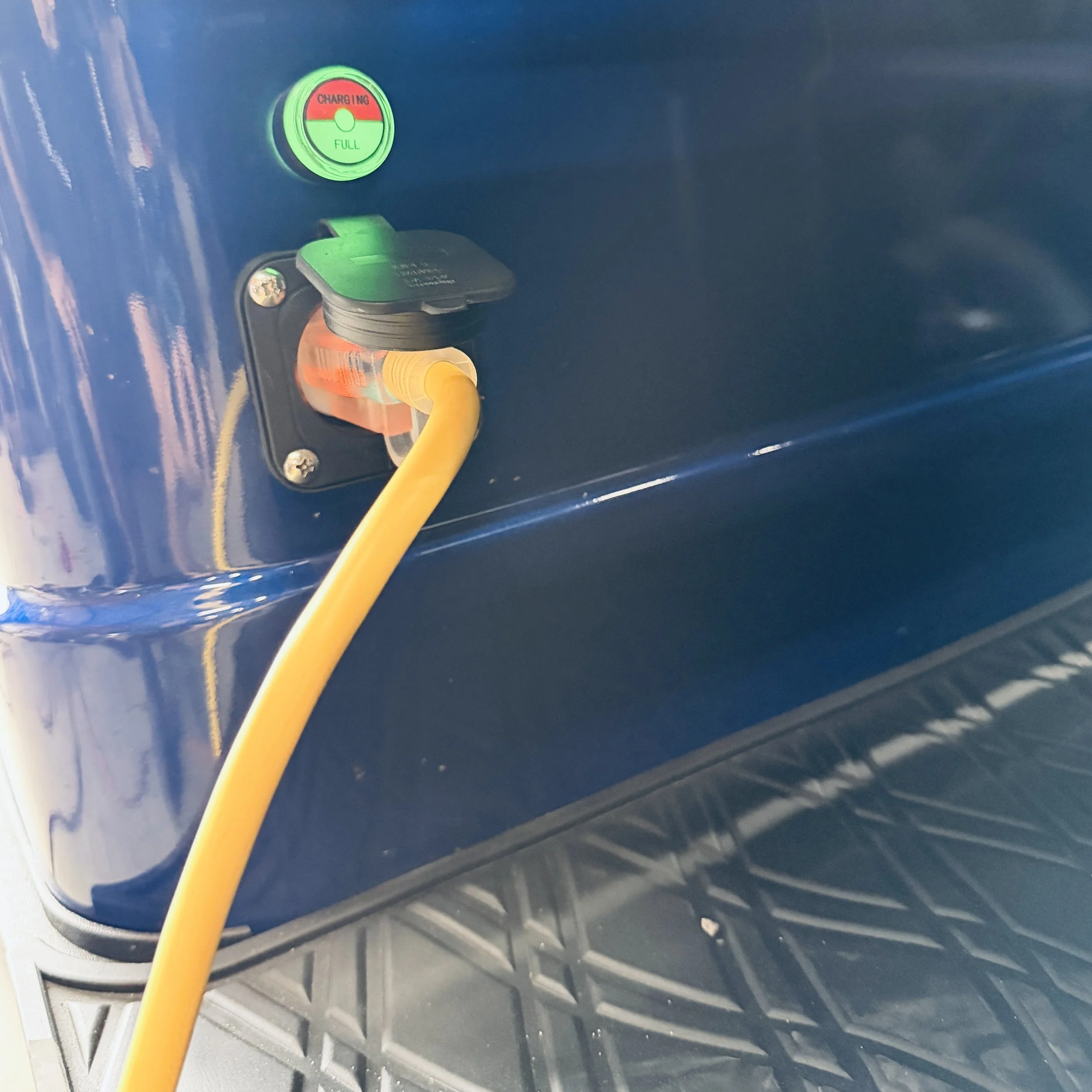 VCarts Charing Port While Charging GREEN MEANS FULLY CHARGED.jpg