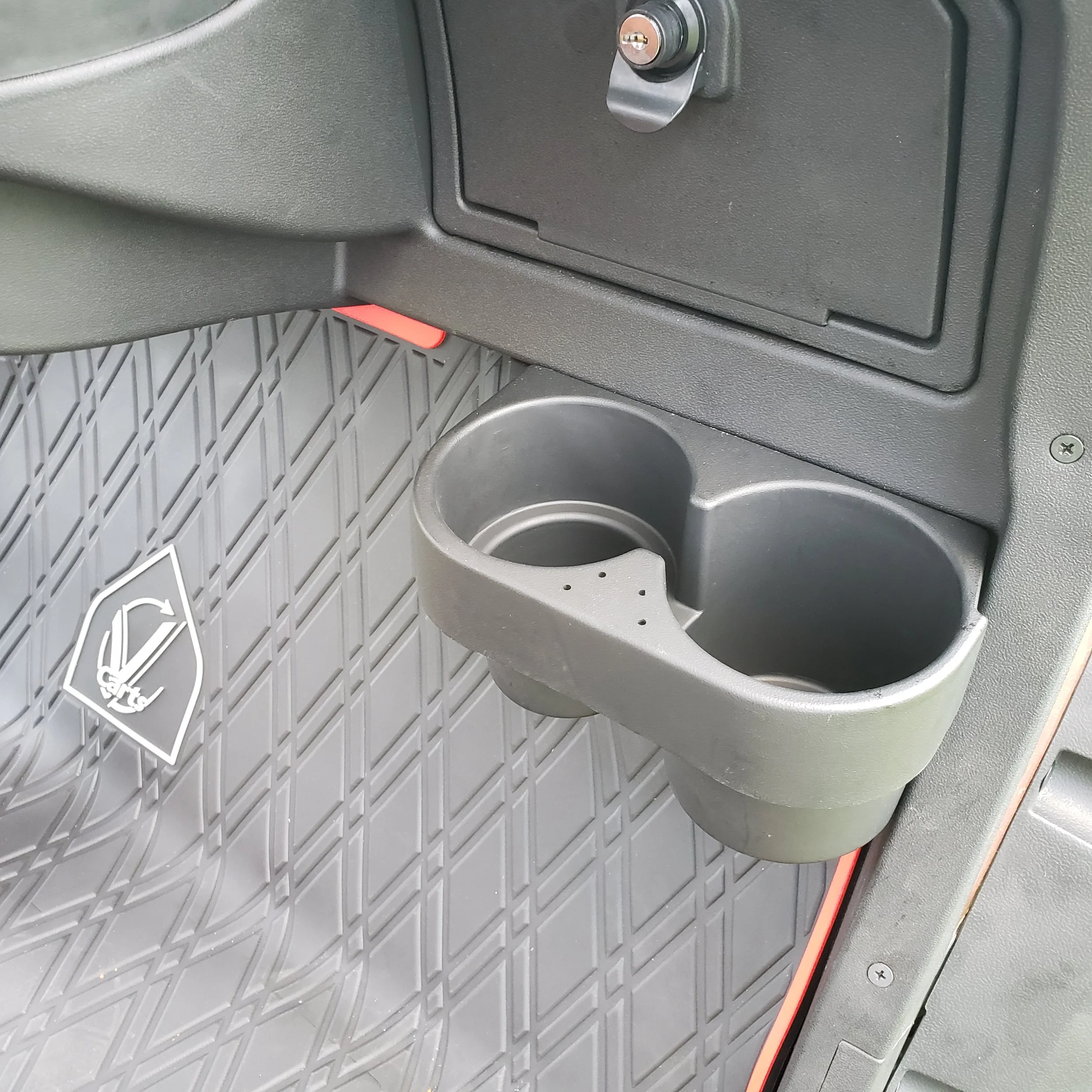 VCarts cupholders Front Row
