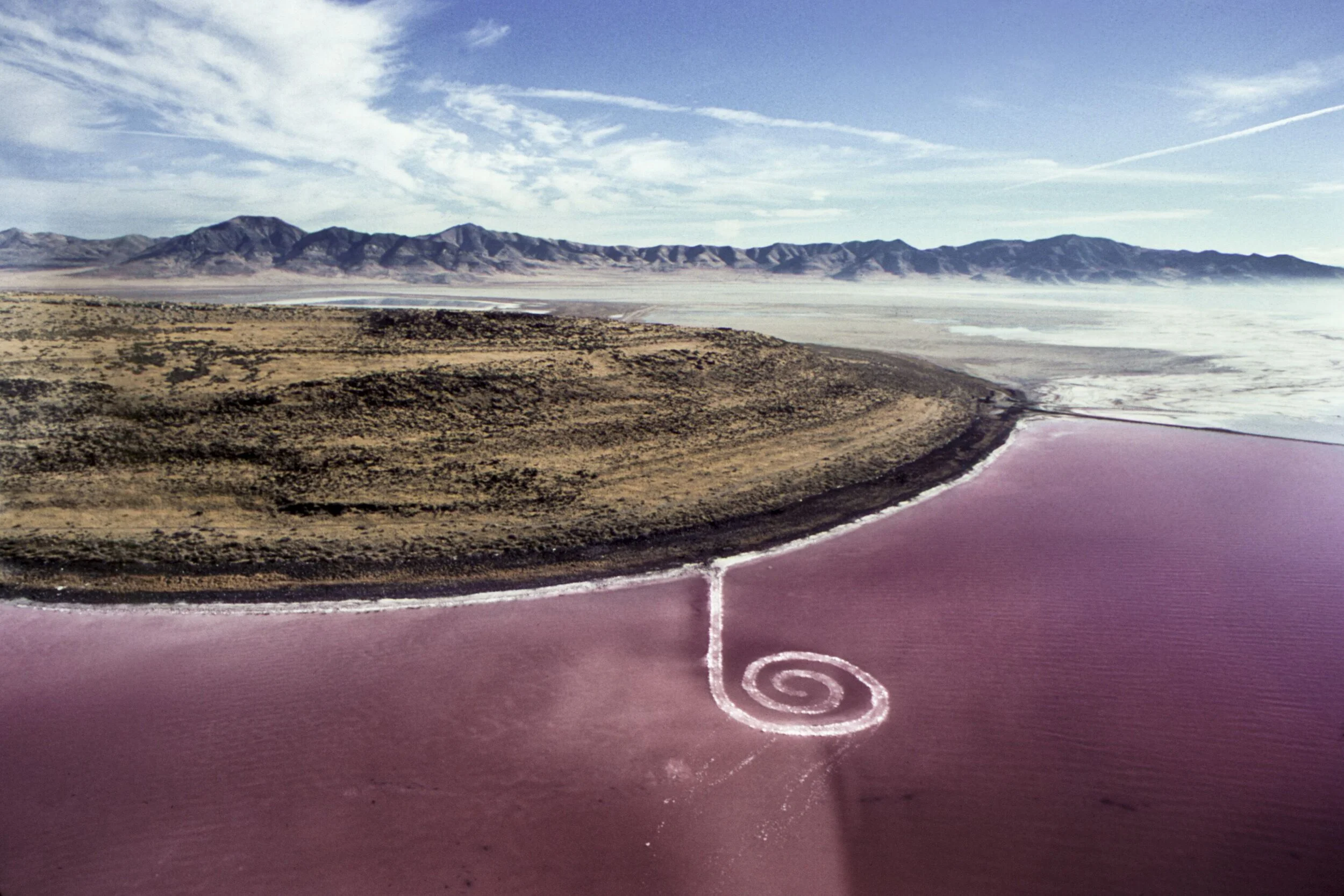 Robert Smithson, Spiral Jetty, 1970. © Holt/Smithson Foundation and Dia Art Foundation/Licensed by VAGA at Artists Rights Society (ARS), NY. Photo: Nancy Holt