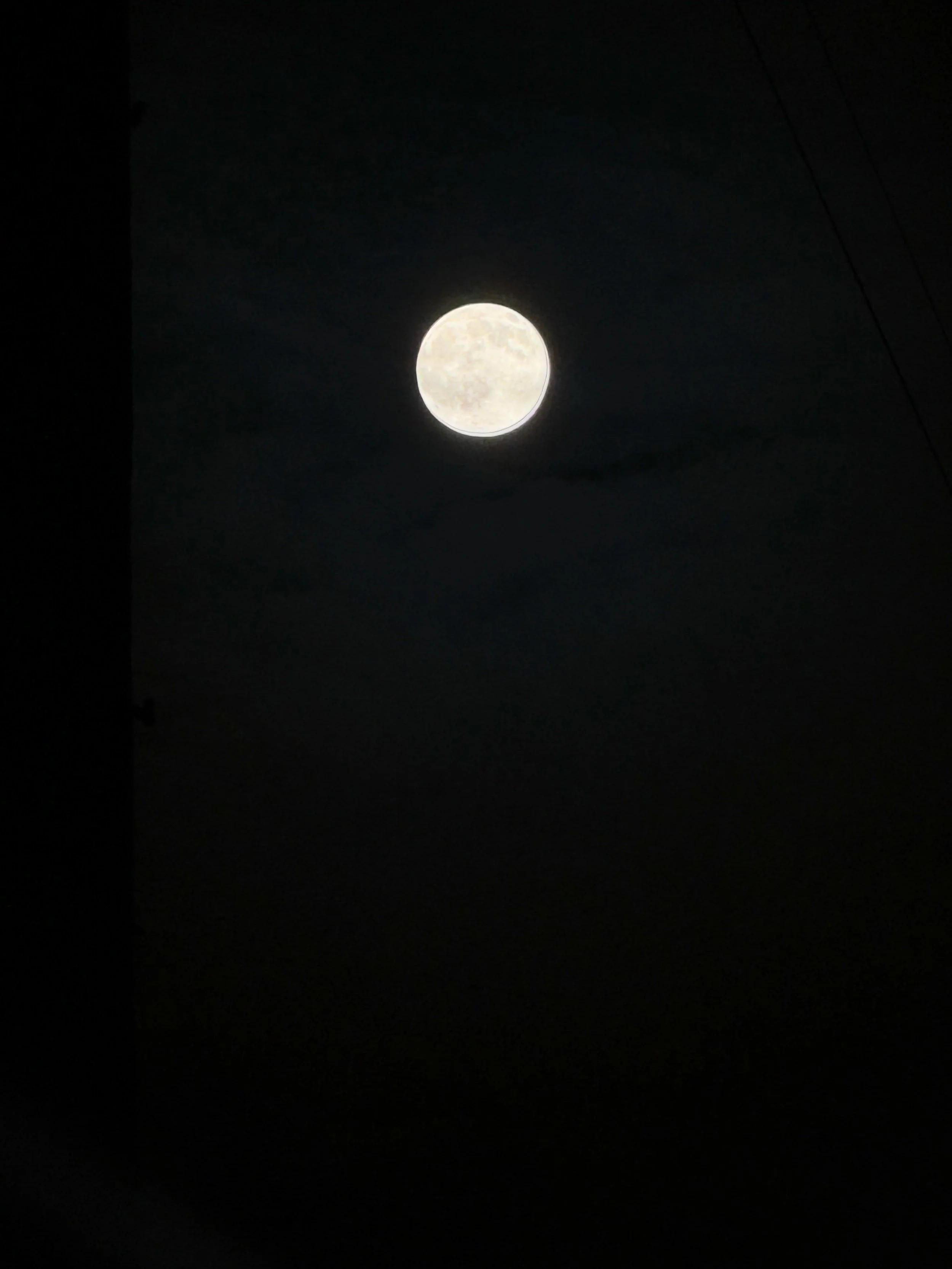 The research says one thing, but my phone on a full moon says another. 🌕😂📱

These babies seem to get the same little memo, and suddenly we&rsquo;re grabbing our birth bags. 🫶🏼✨

Any full moon babies here?! 👶🏼