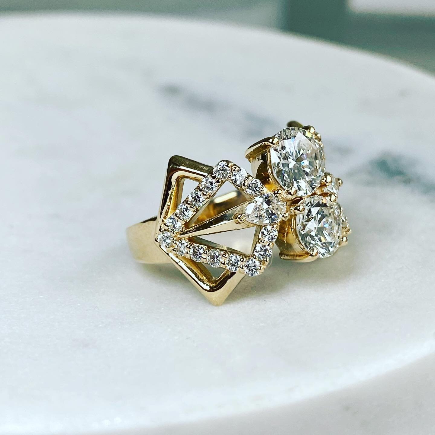 swipe to see this custom ring!🤩
⠀⠀⠀⠀⠀⠀⠀⠀⠀
Delivered this last week to my lovely client. She had diamonds of her mother's, some of hers and a few new ones to create something bold+captivating. 
⠀⠀⠀⠀⠀⠀⠀⠀⠀
The taper toward the center creates focus on h