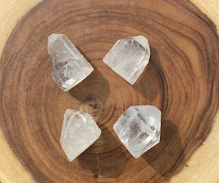 Quartz Point with cut base