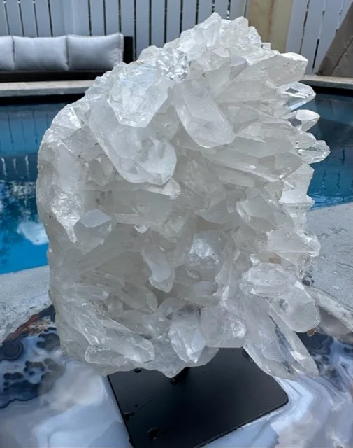 MIN-quartzclusteronmb12b.jpg
