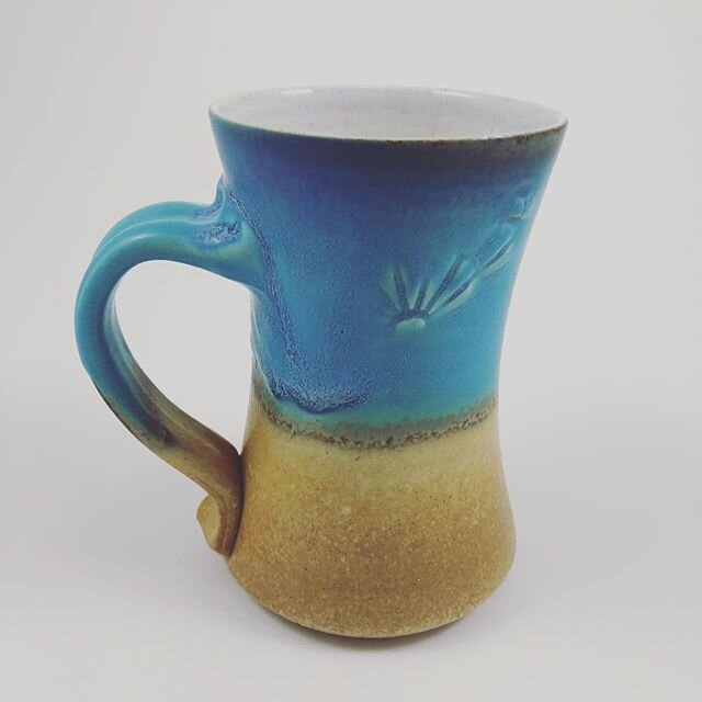 Introducing a new colour combination to our Rose Mug line. &lsquo;Prairie Fall&rsquo; joins &lsquo;Prairie Summer&rsquo; and &lsquo;Winter Equinox&rsquo;. #canadianceramics #madeinaskutt #newglaze #canmore #supportlocal #artistsofelkrun #mugshotmonda