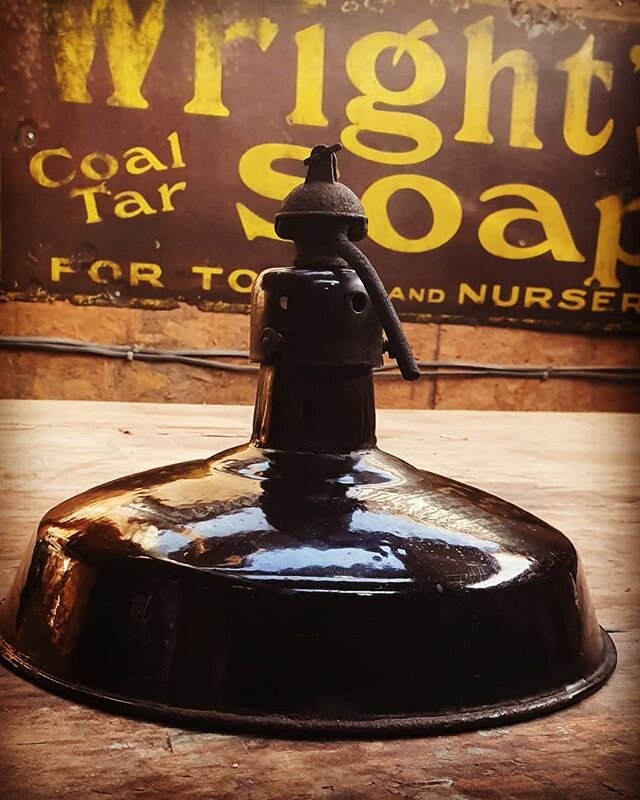 Small Unrestored enamel light with gallery, lovely look to this  this rusted edge and worn adds to the piece , I dont like them mint.  needs rewiring new bulb holder ect. &pound;25 plus postage *
#salvage #vintage #vintagedecor #lighting #lightingdes