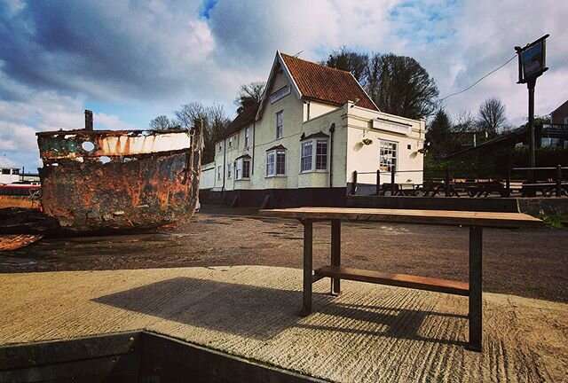Who else is missing their local ! ? im craving a pint from adnams brewery 🤗  Spent abit of my time  working and chilling in there, Great pub great views ! *
#vintage #salvage #upcycled #suffolk #upcycledfurniture #vintagedecor #Ipswich #Suffolk #pin