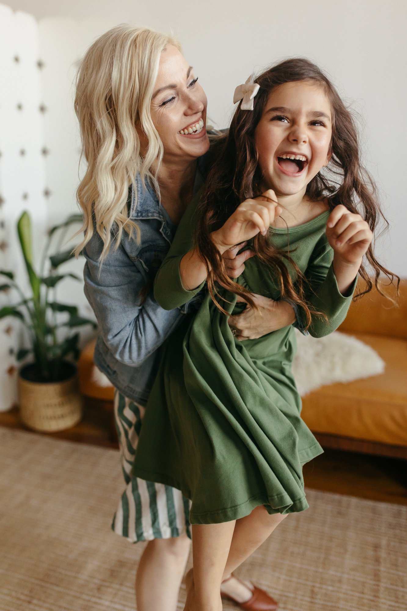 in-home family outfit photo ideas from san francisco family photographer and marin family photographer Cristin More_2.jpg