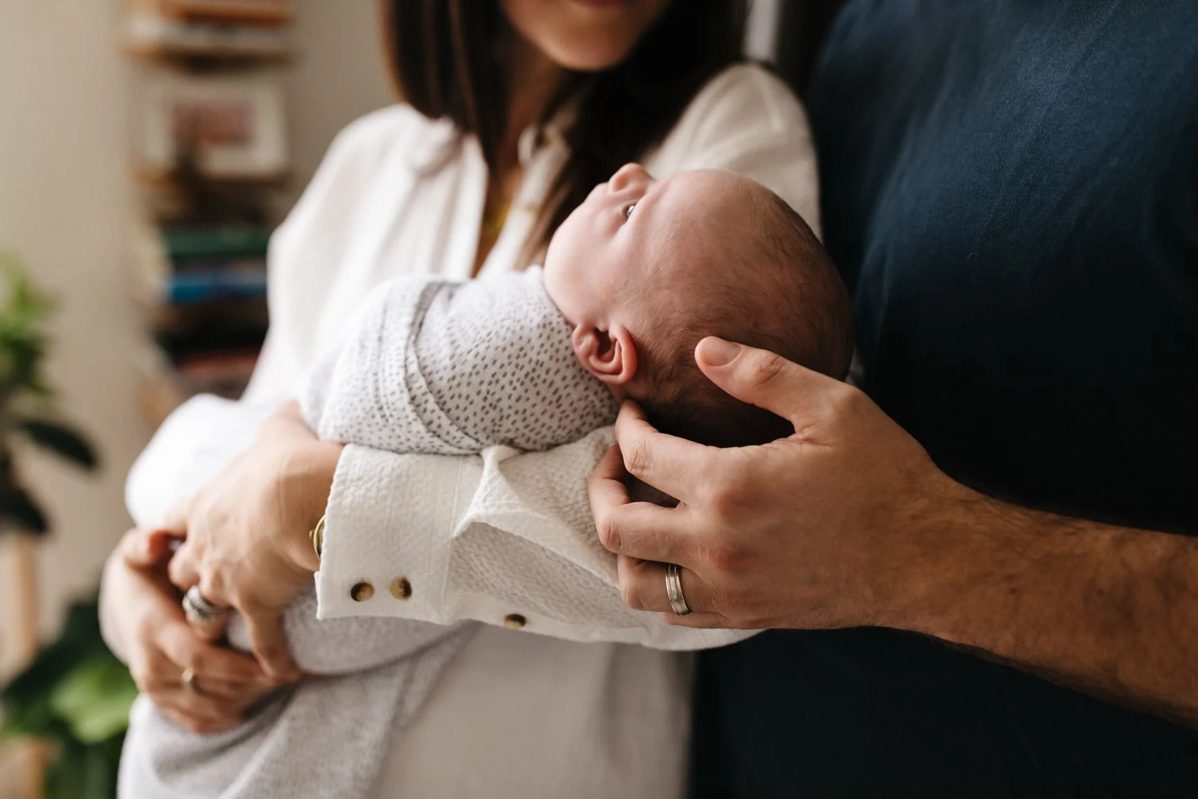 mom and dad in sausalito with baby when should we take newborn photos_23.jpg