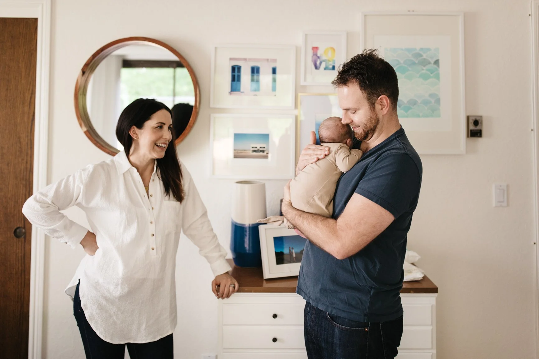 mom and dad in sausalito with baby when should we take newborn photos_29.jpg