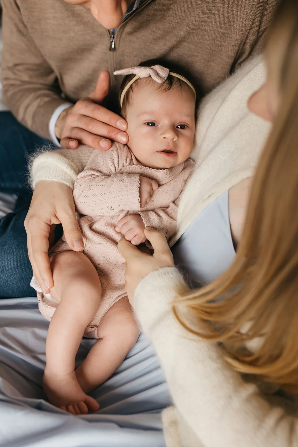 san francisco cow hollow newborn session in apartment in bay area with new parents baby photos-9.jpg