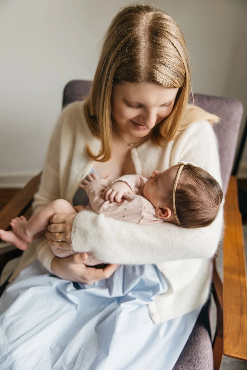 san francisco cow hollow newborn session in apartment in bay area with new parents baby photos-28.jpg