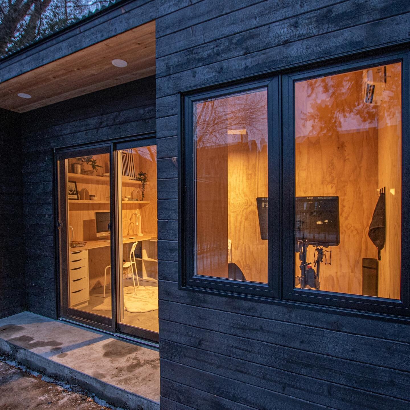 Night shot because we can&rsquo;t get enough of this one. ✨
Designed by @littlebluedesignhouse 
&bull;
&bull;
&bull;
#design #construction #simpleliving #staycation #homeoffice #homestudio #homegym #workfromhome #domorewithless #greenbuilding #buildi