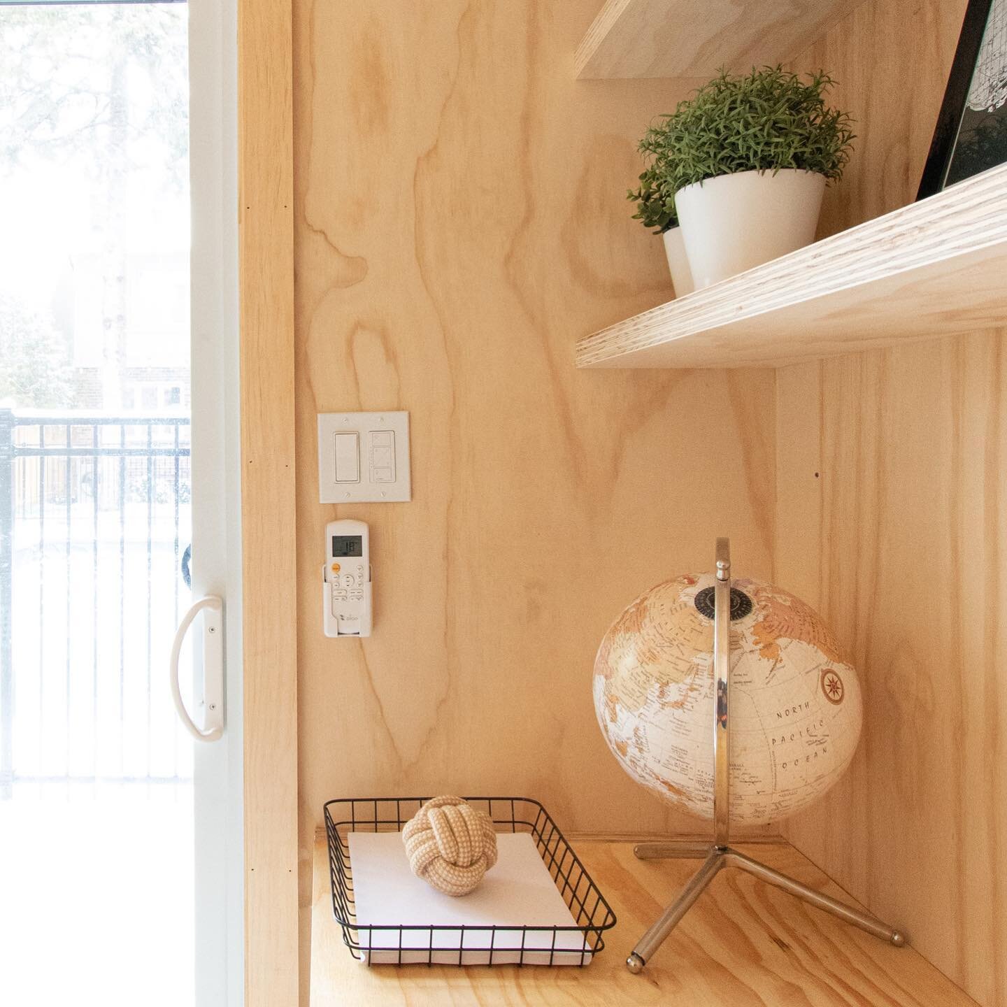 This little corner where all the plywood elements meet is what home office dreams are made of. 
&bull;
&bull;
&bull;
#design #construction #simpleliving #staycation #homeoffice #homestudio #homegym #workfromhome #domorewithless #greenbuilding #buildi