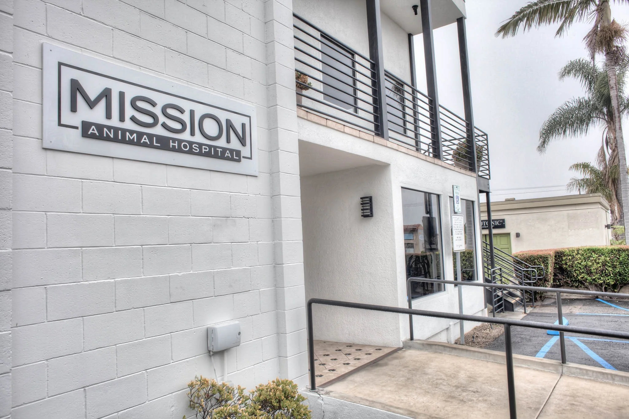 Mission Animal Hospital in Ventura, CA, with commercial flooring by Howard's Rug Company of Ventura