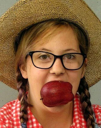 apple seller.jpg
