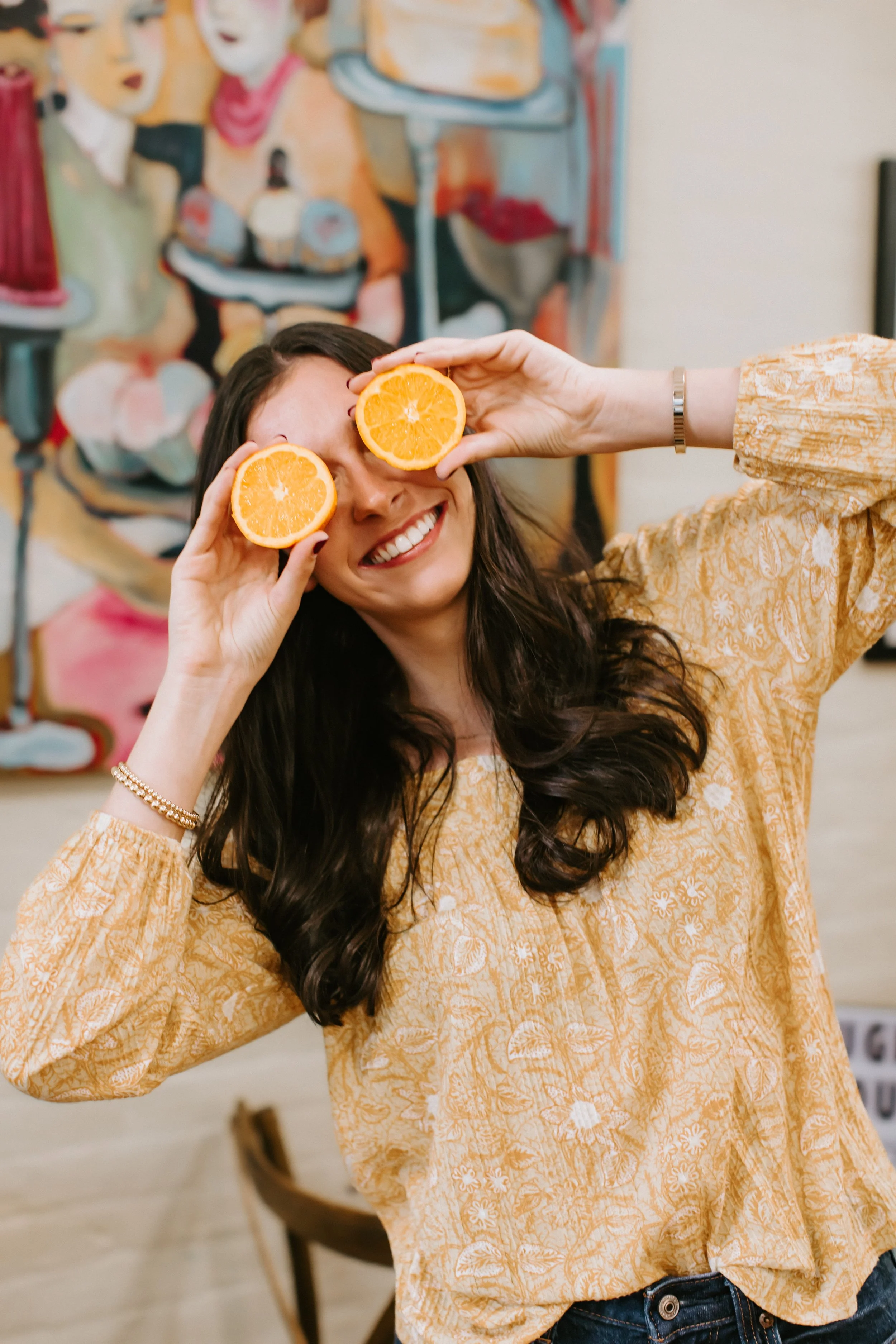 dietitian smiling with oranges