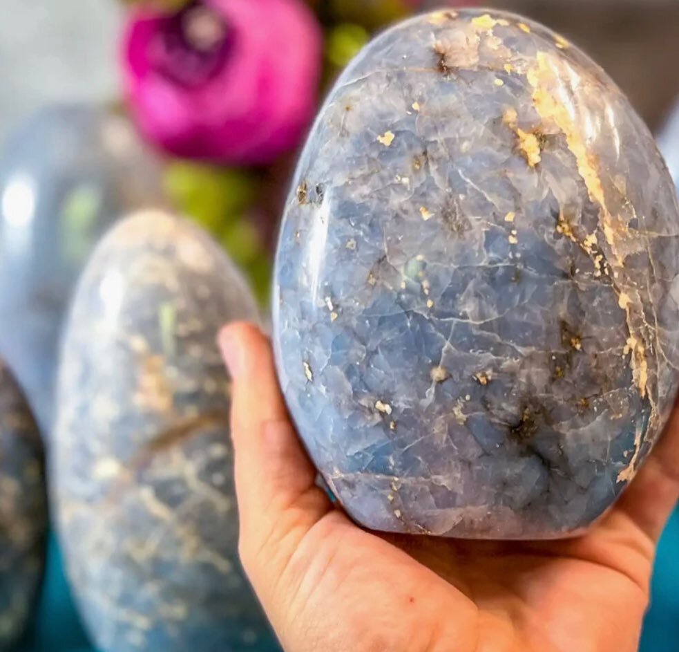 🩵 #BlueOpal is a very emotionally soothing stone that helps to #ease the mind so you can #deeply #relax. Assists in problem-solving, communication, confrontation, and tactfully speaking your mind.

Also good for stimulating #creativity. Activates se