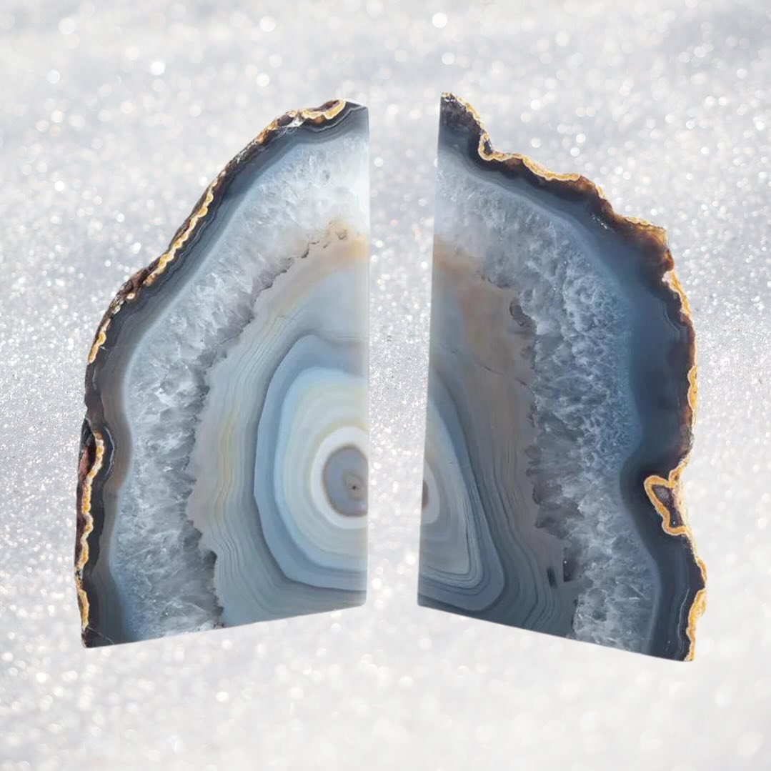 NATURAL AGATE BOOKENDS - Enhance your space with the natural energy of our Natural Agate Bookends. Let the earth&rsquo;s wisdom and spiritual essence infuse your surroundings with harmony and balance. #Books #BookEnd #natural #Energy #Beauty