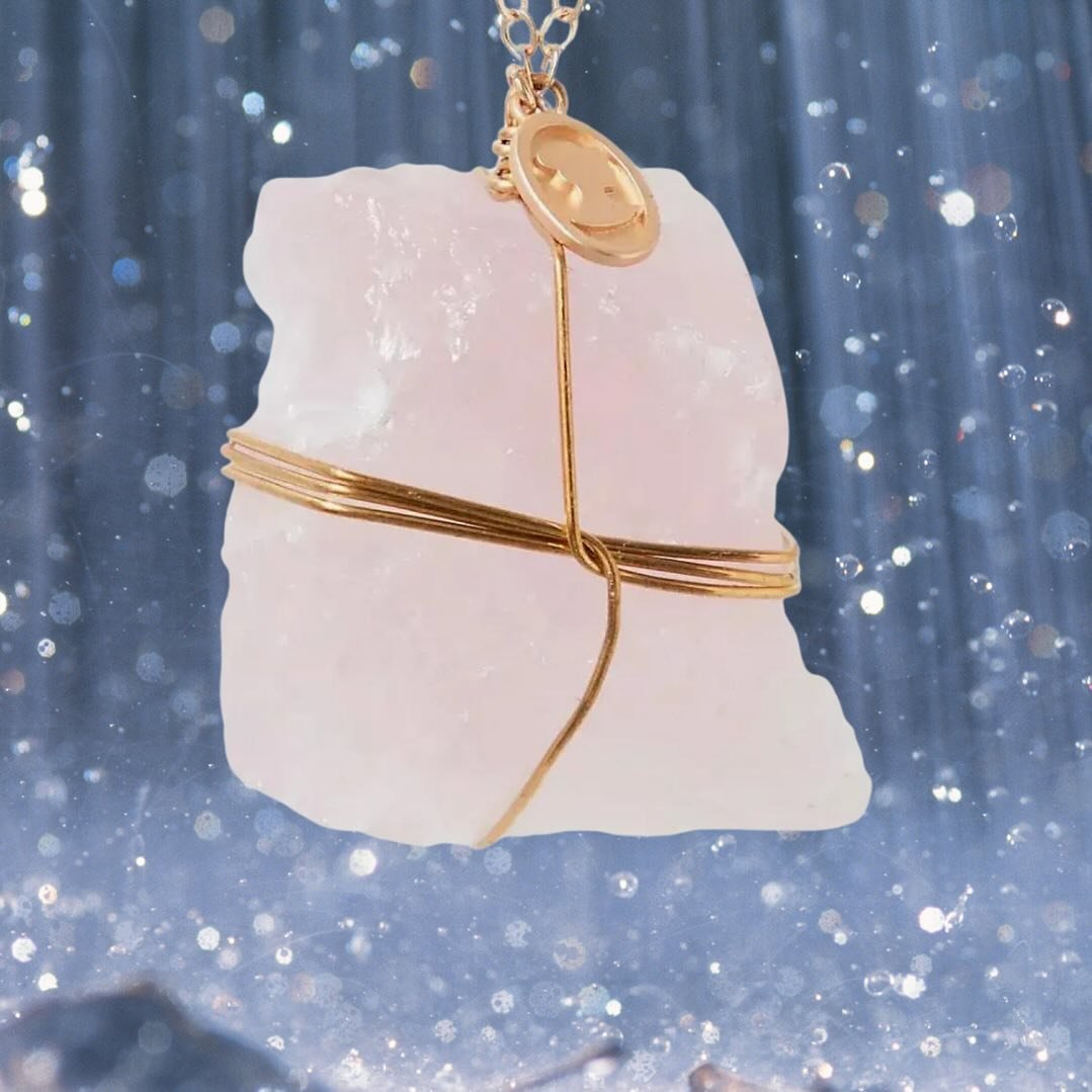 Elevate your surroundings with our Healing Crystal Rose Quartz Ornament. Infused with the pure essence of love and positive energy, it radiates a modern aura of harmony and tranquility, inviting good vibes into your space. #RoseQuartz #Crystal #Posit