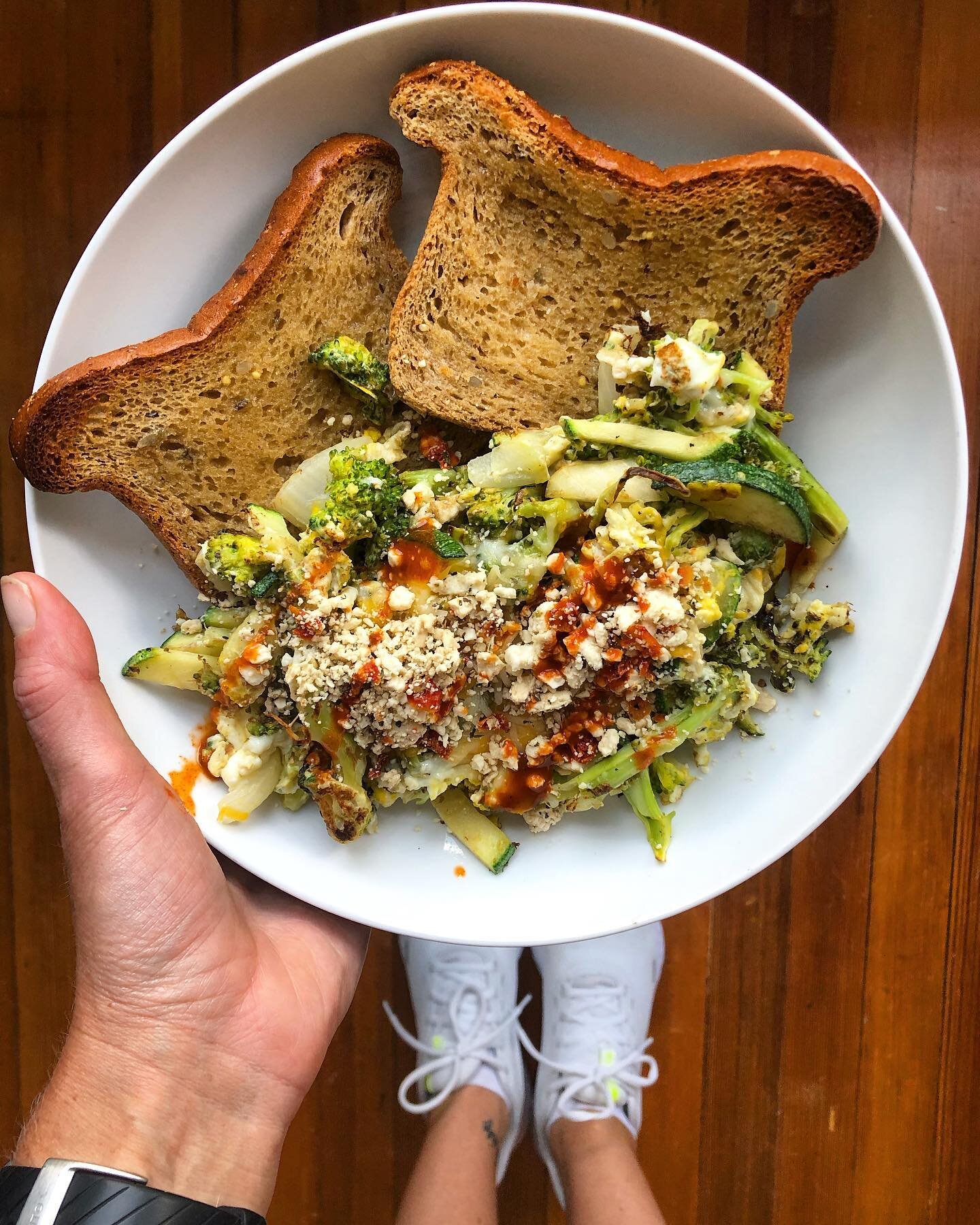 GOOD👏🏻MOOD👏🏻FOOD⁣👏🏻
⁣
But seriously, #science shows that our food choices can have a significant impact on our mood and mental health🙌🏻. One study in particular looked at 'life satisifaction points' and found that those with higher intakes of