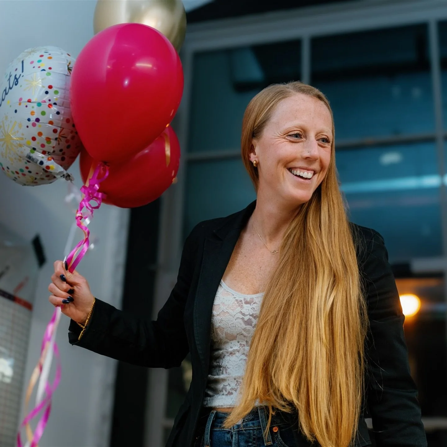 November: just a girl doing her best 🙂&zwj;&harr;️🐕🧁📚