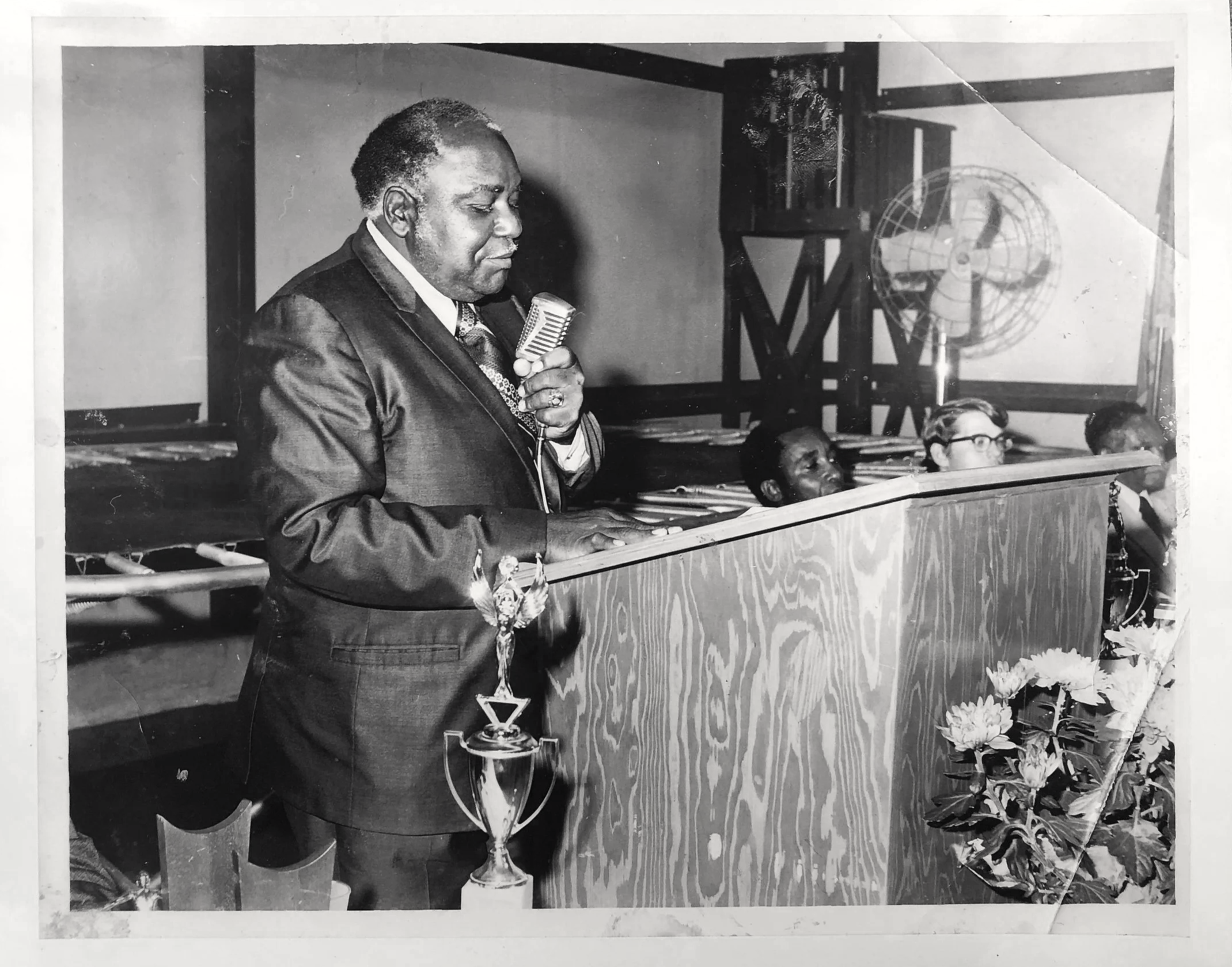 Odie Davis - making a speech