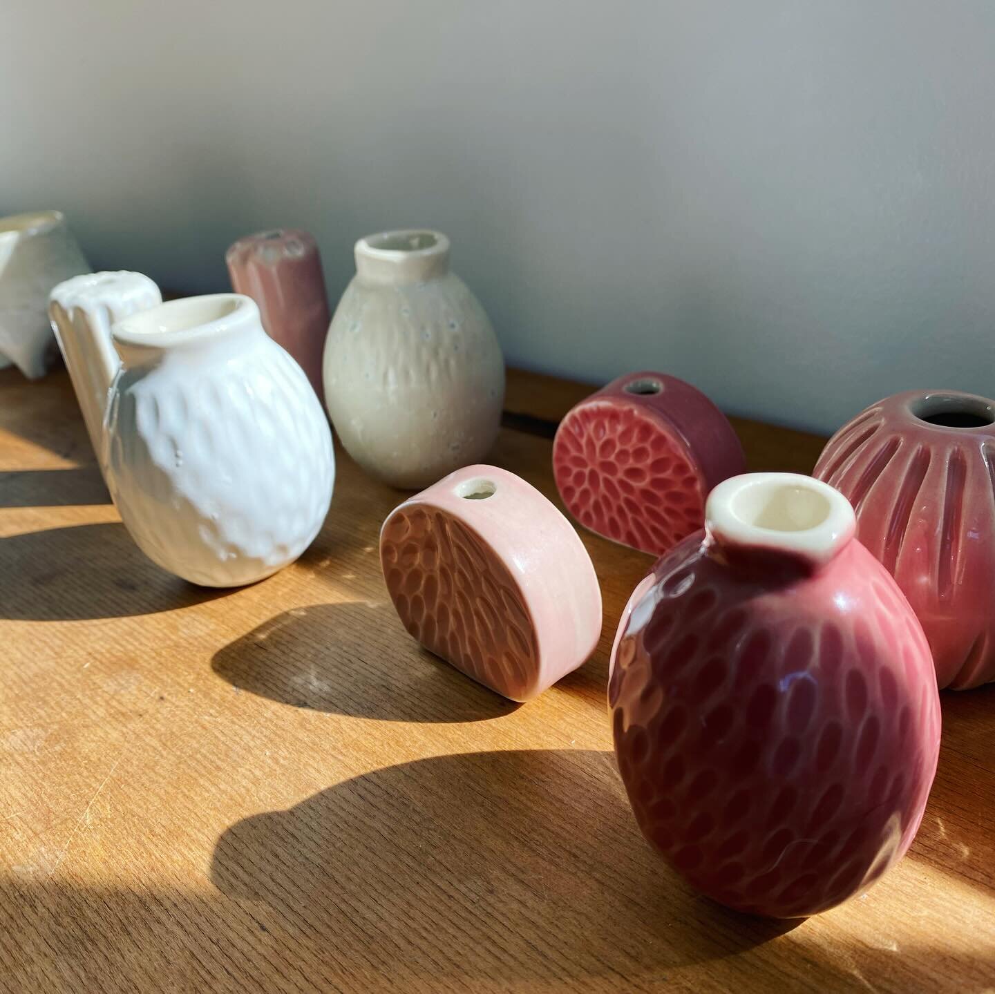 Yesterday a lovely repeat customer came to collect a collection of bud vases she requested. She was delighted. I enjoyed creating and experimenting with different hand built forms - small pinch pots, tiny slabs and some coiling to make necks and rims