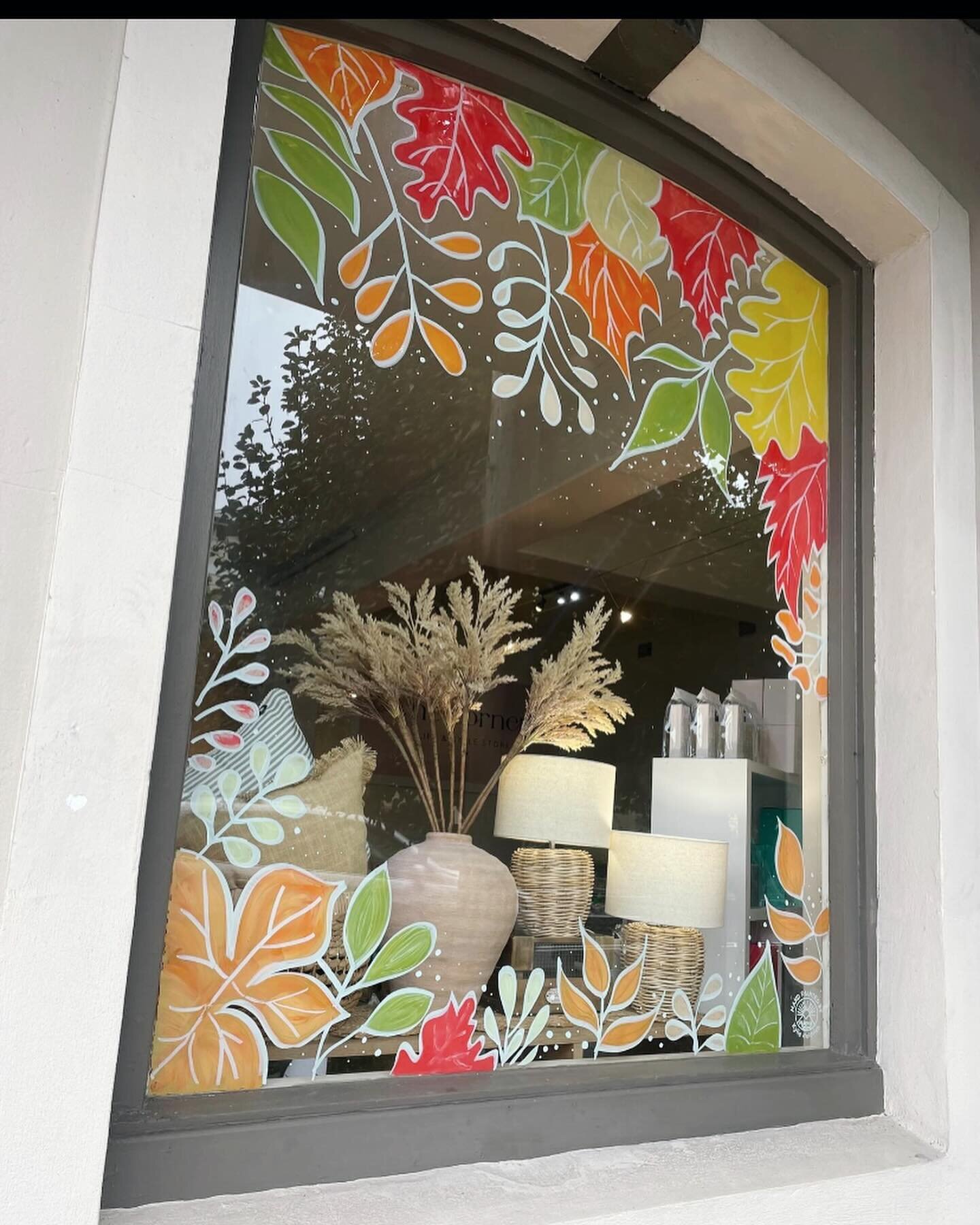 Thank you to Deb and her team for the opportunity to create the Autumn window at The Corner Life and Style @thecorner_lifeandstyle here in Tenterfield. If you are in town this weekend or any day, this store is a must visit for the homewares, clothes,