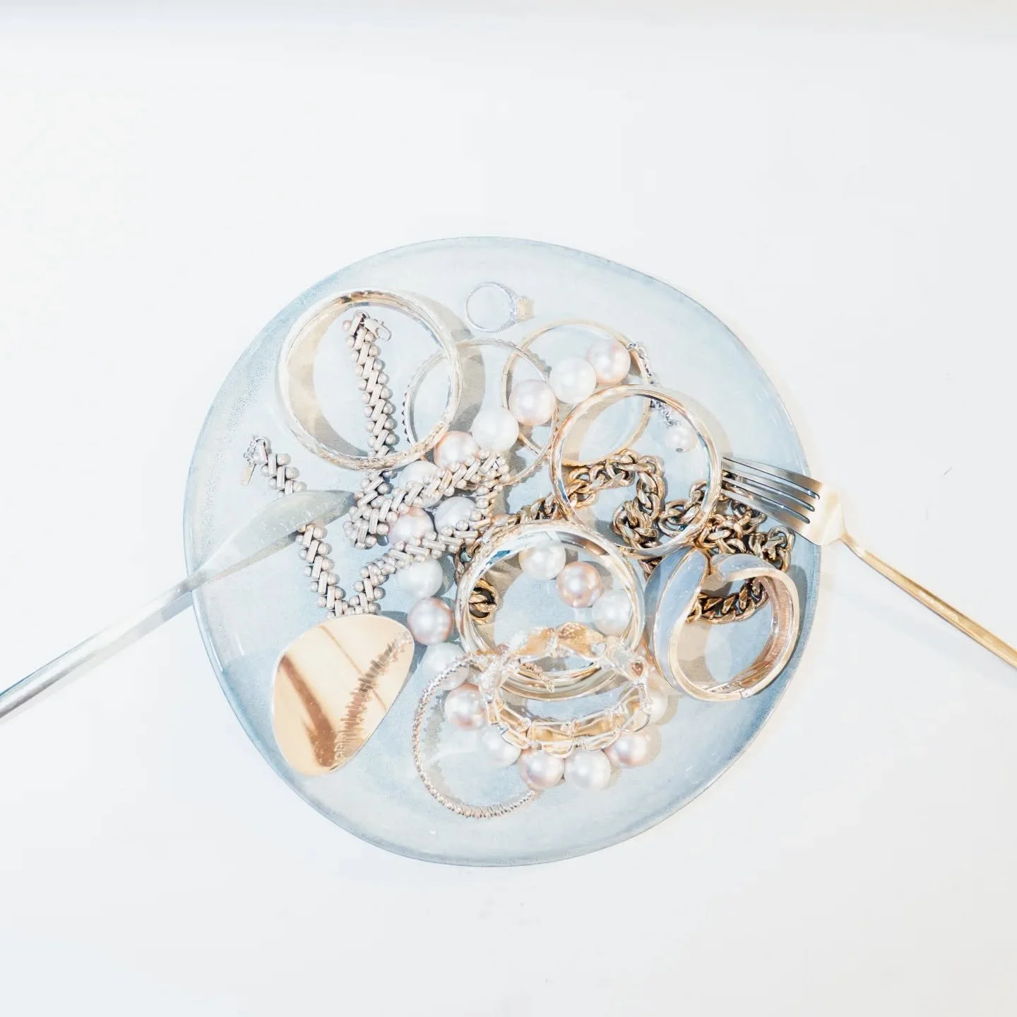 EAT 💎

For the couples with a point of view 

Loose editorial wedding photographer | anti bride | edgy wedding photographer | editorial wedding photographer |Calgary wedding photographer | madrid wedding photographer 

#calgaryweddingphotographer 
#