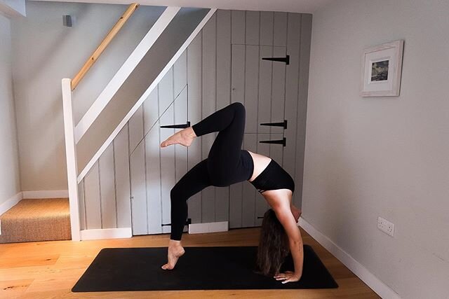 Yoga tonight if anyone fancies getting on their mat with me at 6.30pm BST 🧘&zwj;♀️www.meayoga.com to sign up 🤸&zwj;♀️
Over the next 4 weeks on Tuesday&rsquo;s we&rsquo;ll be working on back strengthening and mobility - but know there&rsquo;s defini