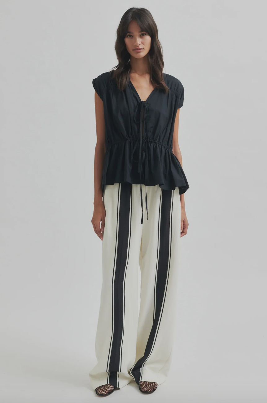 SECOND FEMALE Lie Trousers