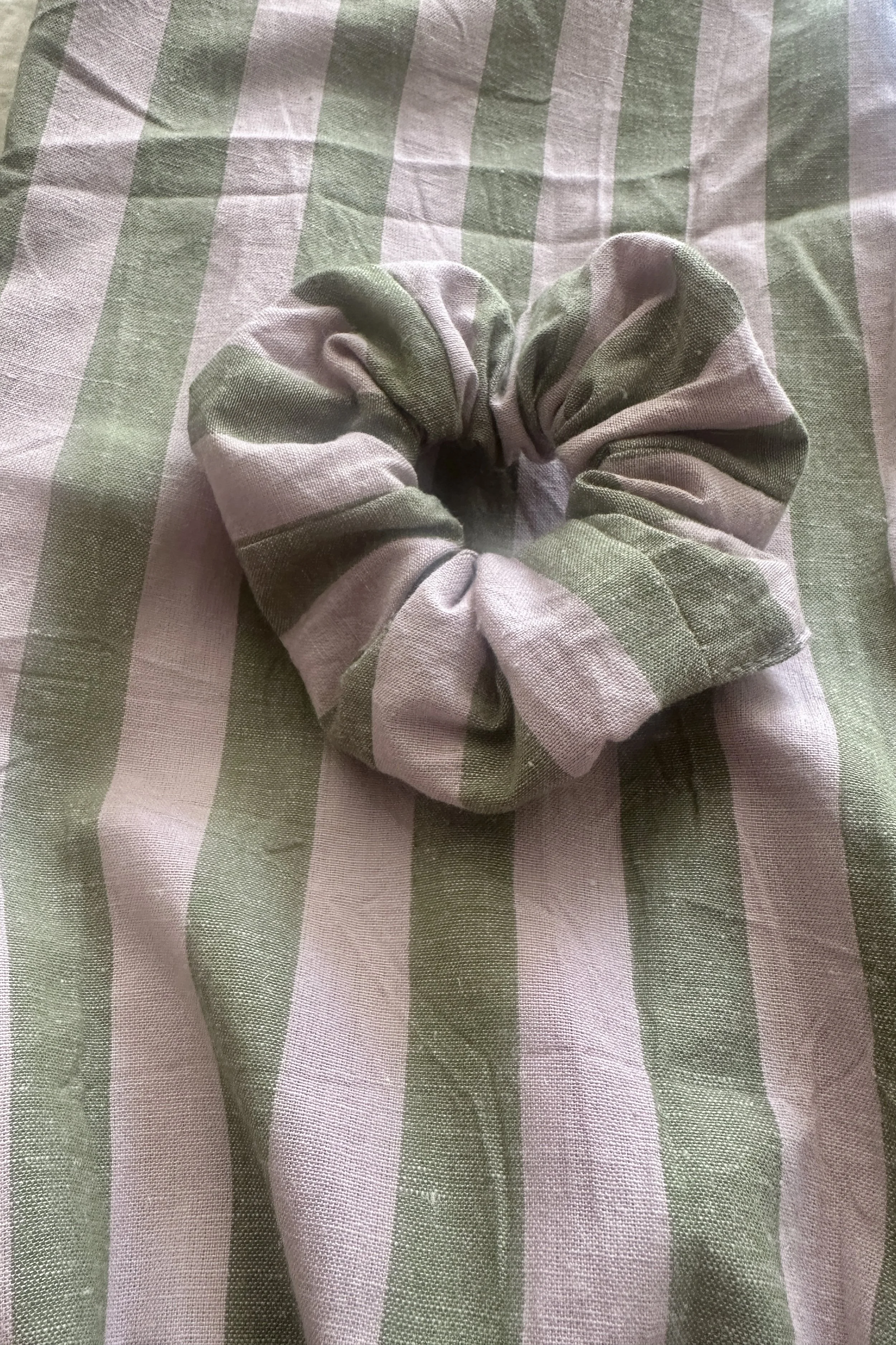 Scrunchie – Olive Green & Lilac Stripe