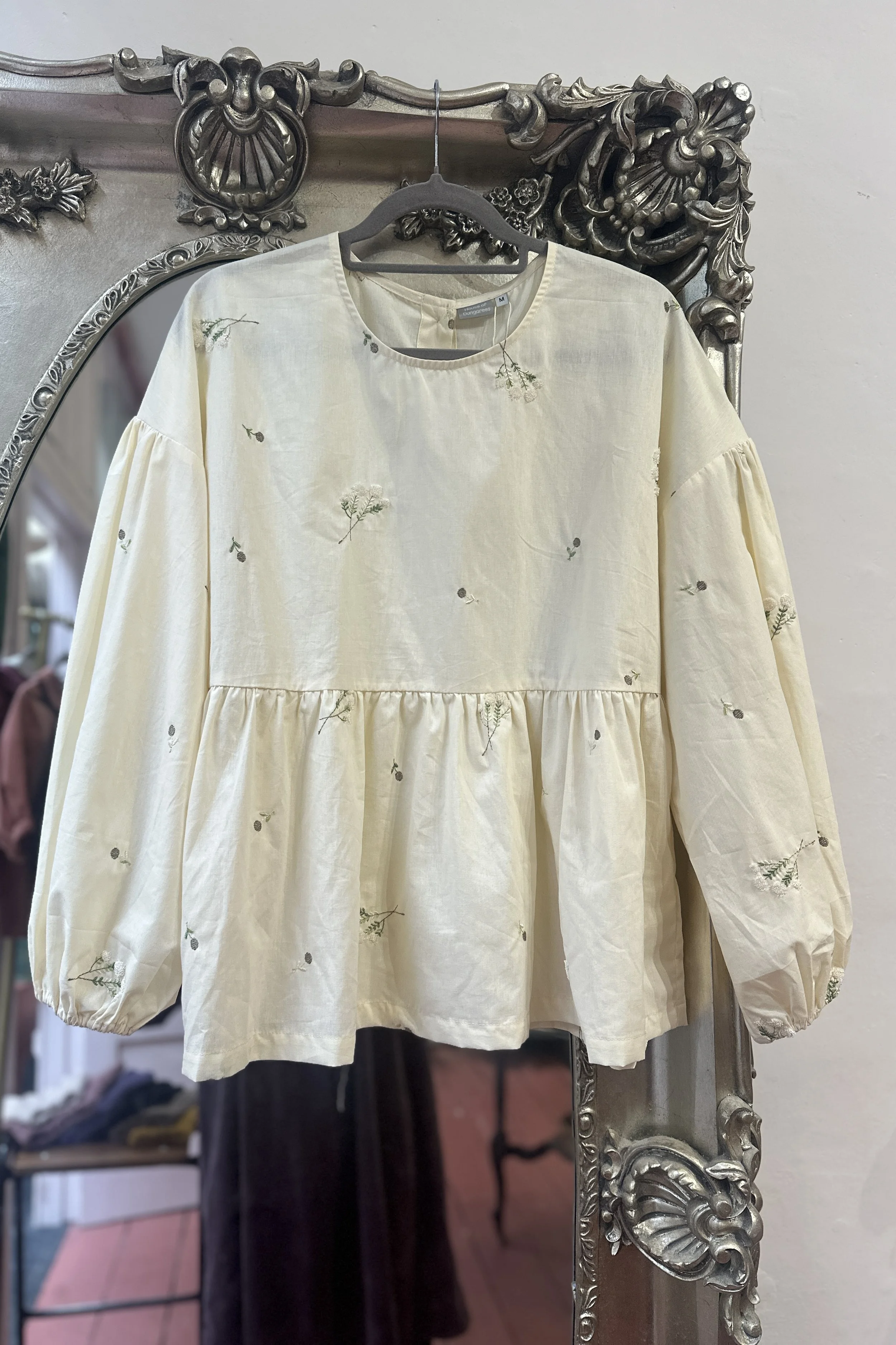 hanging adult embroidered lace flower Top, Featuring a relaxed fit, balloon sleeves
