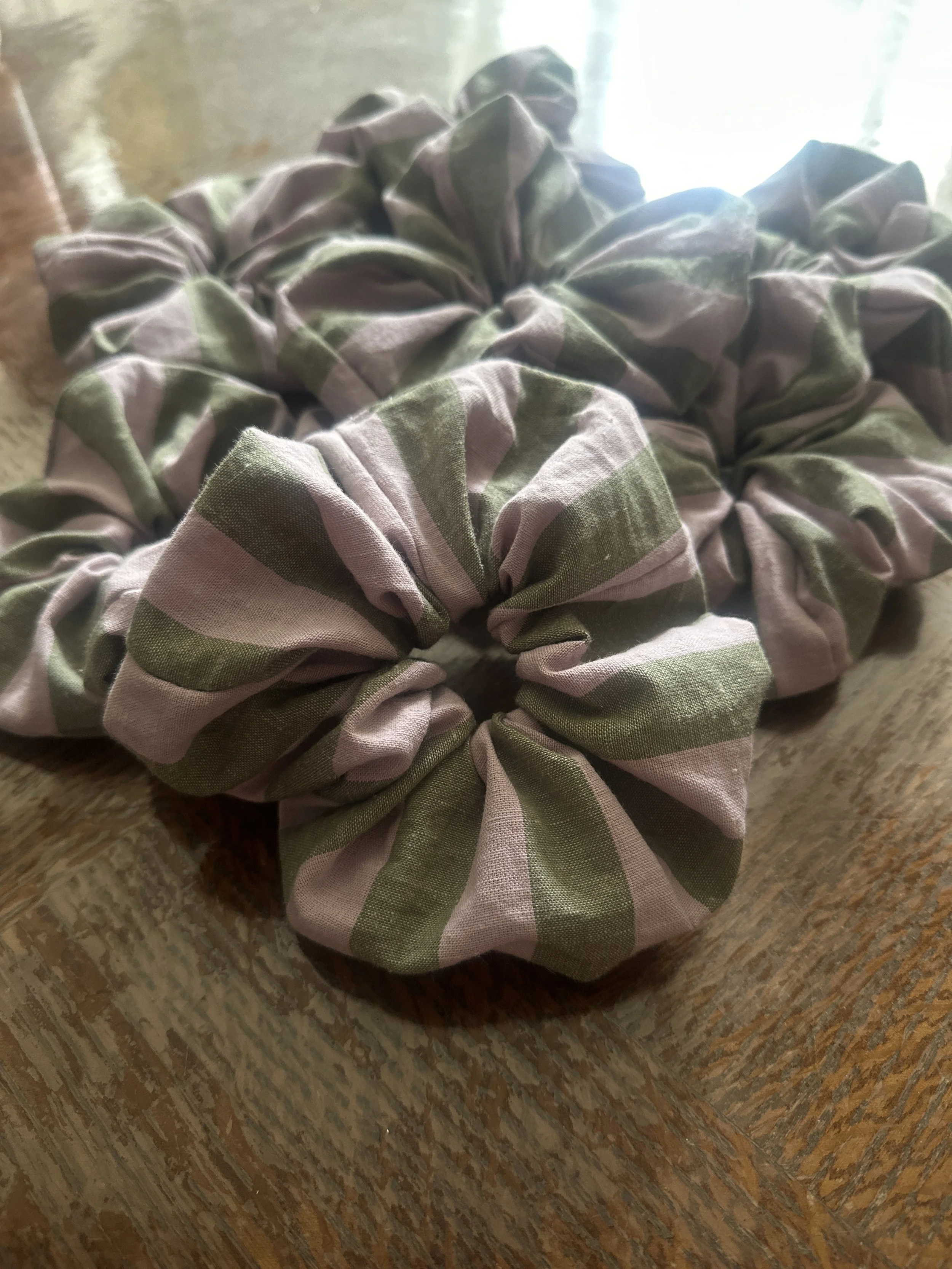 Scrunchie – Olive Green & Lilac Stripe