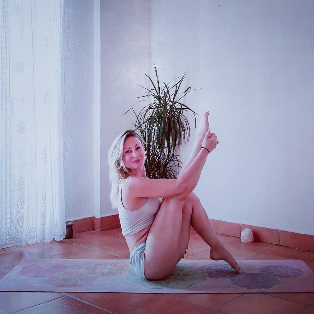 Good morning lovelies

I hope your weekend has been glorious and you've been soaking up that sunshine 🌞

Here's the scoop this week:

New youtube vid is live - Yoga for Digestion, 27 mins, this is such a great way to start your day. Body and mind ar